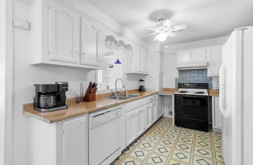 Rio Hondo Cottage | Uphill Cottage at The Arroyo