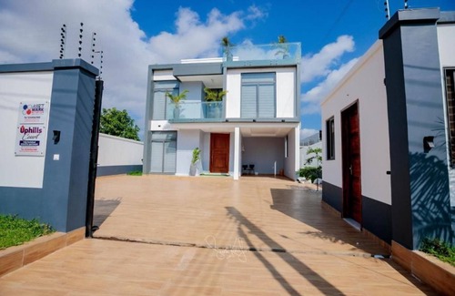 Agbogba Apartment | Uphills Court - Room 101