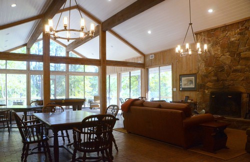Center Cabin | Upland Hill Lodge - East Texas lake views