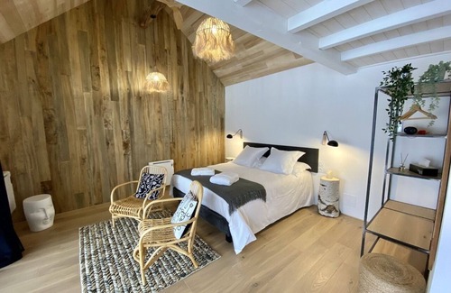 Champs-sur-Tarentaine-Marchal House | Upmarket CABANE-Lodge with PRIVATE SPA near LACS D'AUVERGNE