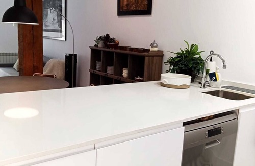 Centro Condo | Upmarket & Elegant 2 bed/2 bath in Central Madrid
