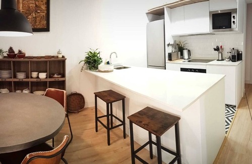 Centro Condo | Upmarket & Elegant 2 bed/2 bath in Central Madrid