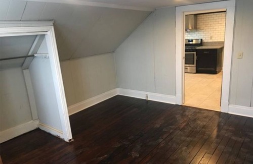 Black Rock House | Upper (1 bedroom) unit located near Buffalo state college