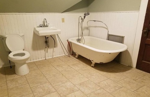 Black Rock House | Upper (1 bedroom) unit located near Buffalo state college