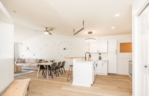 Lethbridge Condo | Upper 2 bed/2 bath Condo on Paradise Golf Course