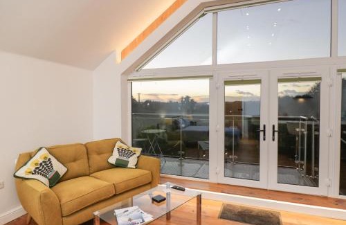 Calne Apartment | Upper Annex