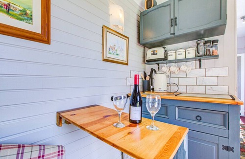Upper Beeding Apartment | Upper Beeding Retreat: Cozy Self-Contained Garden Studio
