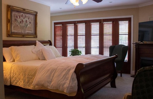 Historic Old Town Bed & Breakfast | Upper Canada Coach House