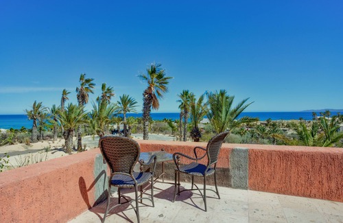 La Paz Apartment | Upper Cascada: Ocean view suite with indoor/outdoor showers