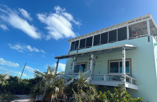 William's Town House | Upper Deck Mint House-Tropic of Cancer Beach- Sleeps up to Four