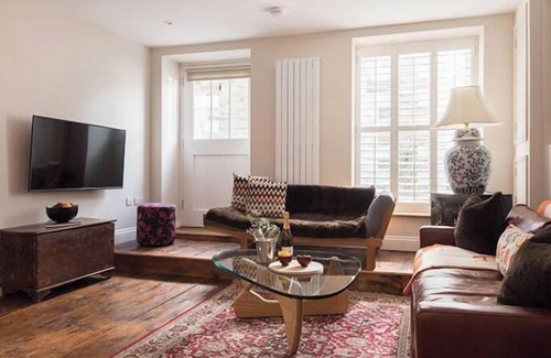 Portmellon Apartment | Upper Deck, The Upper Deck - Unique Harbourside 2Bed apartment with FREE Parking