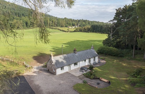 South Galson Cottage | Upper Dunain - sleeps 4 guests in 2 bedrooms