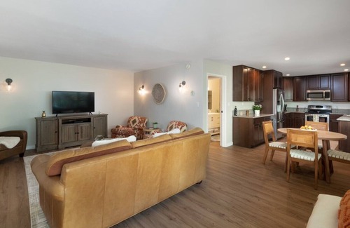 Upper East Condo | Upper Eastside Walkabout