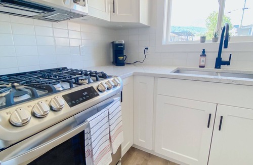 Gibsons Apartment | Upper Gibsons Stay · Quiet & Central 1 Bed Suite close to shops & nature trails