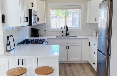 Gibsons Apartment | Upper Gibsons Stay · Quiet & Central 1 Bed Suite close to shops & nature trails