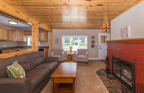 Pequot Lakes Cabin | Upper Hay Getaway Home