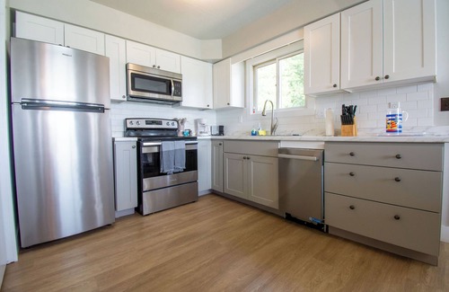 Frankfort Cottage | Upper Herring Lakefront Cottage #1, AC, Newly Remodeled, SUPs, Kayaks, Rowboats