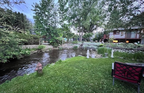 South Central House | Upper House 2 bedroom Kelowna's Little Island near downtown, hospital and lake