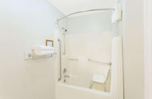 Upper Lake Hotel | Upper Lake Inn & Suites