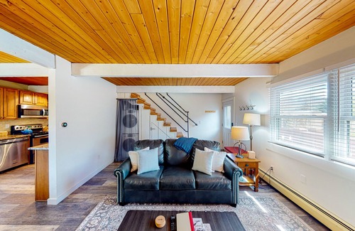 Vail Condo | Upper-level condo with a fireplace & washer/dryer - Vail Village bus access