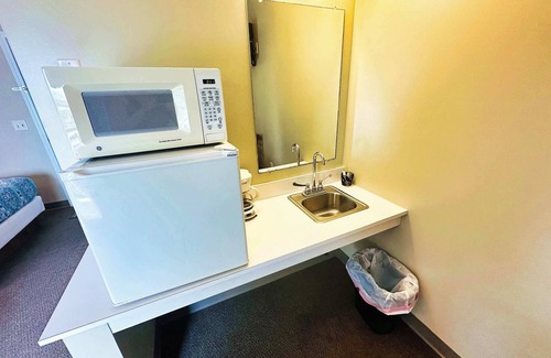 Lake City Apartment | Upper Level Lakeview Room