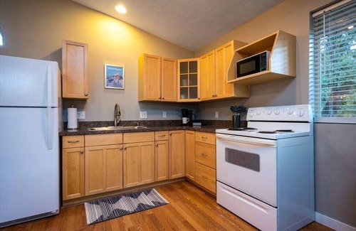 Woodland Estates Apartment | Upper Mountain Haus Studio Close to Slopes Mtns