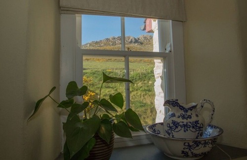St Brides Cottage | Upper Porthmawr - 5 Bedroom Cottage - Whitesands