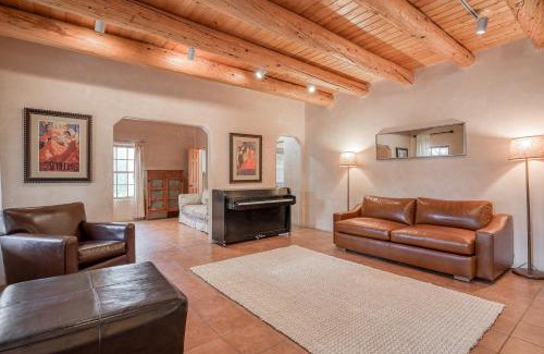 Taos House | Upper Ranchitos Road Retreat