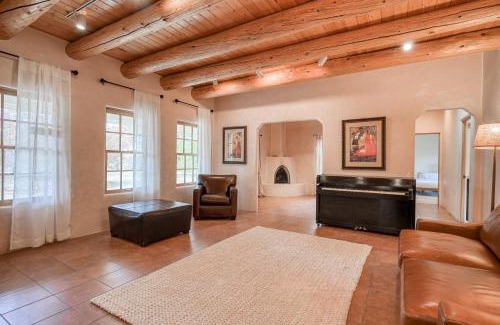 Taos House | Upper Ranchitos Road Retreat