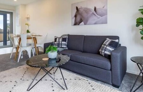 Upper Riccarton House | Upper Riccarton dream - 2 bed 2 bath w/carpark
