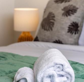 Upper Riccarton Apartment | Upper Riccarton dream - 2 bed 2 bath w/carpark