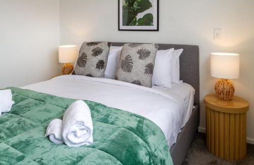 Upper Riccarton Apartment | Upper Riccarton dream - 2 bed 2 bath w/carpark