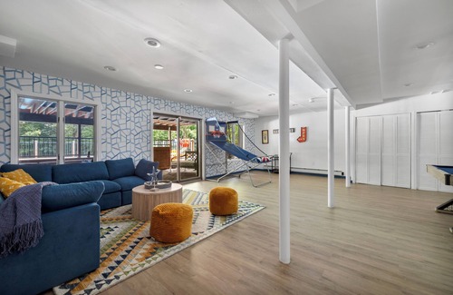 Airmont House | Upper Saddle River Resort w Pool, Hot Tub & Lake