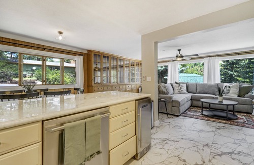 Cascade House | Upper Stone Lodge | Hot Tub & Game Room| Upper Unit