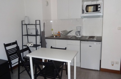 Secteur 2 Apartment | Upper studio