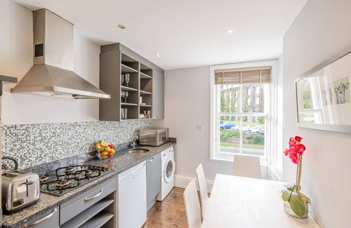 Harrogate City Centre Apartment | Upper Swan View Harrogate - Superb location. Sleeps 3. Dog Friendly. Refurbished