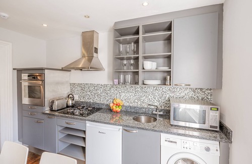 Harrogate City Centre Apartment | Upper Swan View Harrogate - Superb location. Sleeps 3. Dog Friendly. Refurbished
