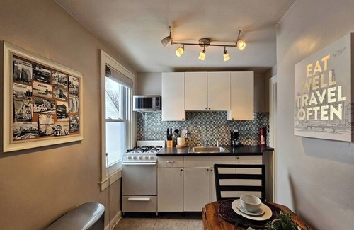 Ferndale Apartment | Upper Unit Apartment with 2 Bedrooms - Workspace -Walk to Downtown Ferndale