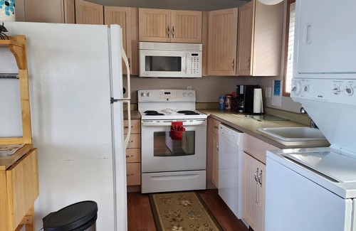 Coos Bay Apartment | Upper Water front Condo