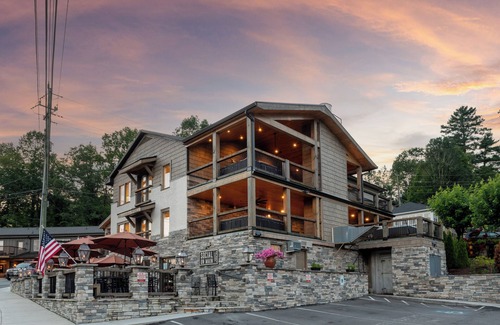 Blowing Rock House | Upscale 11-bedroom rental in the heart of Blowing Rock!