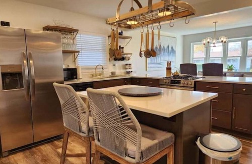 Geistown House | Upscale 2 Bed Home near Ind. Park, Shopping, & UPJ