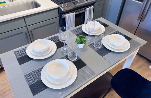 Charlotte Apartment | Upscale 2 Bed Suite—In Waverly!