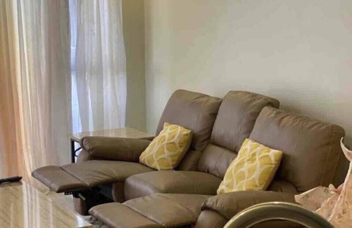 Saint Andrew Apartment | Upscale 2 Bedroom Apt w/gym access and pool view