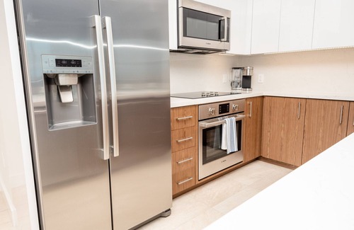 Ala Moana Condo | Upscale 2 bedroom with parking in Ala Moana