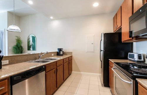 French Quarter Hotel | Upscale 2BR Condo Featuring Skyline Pool