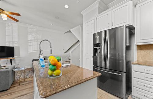 Lower Greenville House | Upscale 3 Bedroom Townhome in M-Streets!
