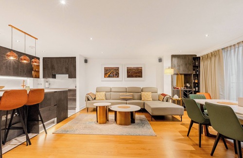 Chelsea Harbour Apartment | Upscale 3BR Apt w balcony, 3min railway station