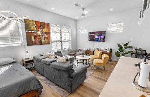 OST - South Union House | Upscale 3BR Crib Sleeps 12 Garage Gym Access