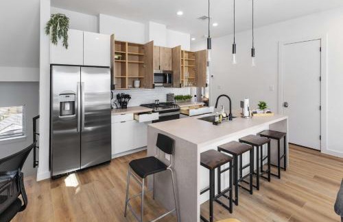 OST - South Union House | Upscale 3BR Crib Sleeps 12 Garage Gym Access