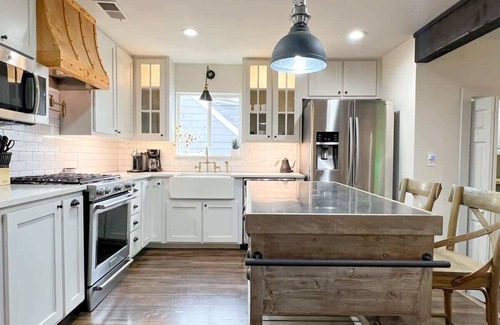 Little Forest Hills House | Upscale 3BR w/Yard Games + Heated Pool + Hot Tub